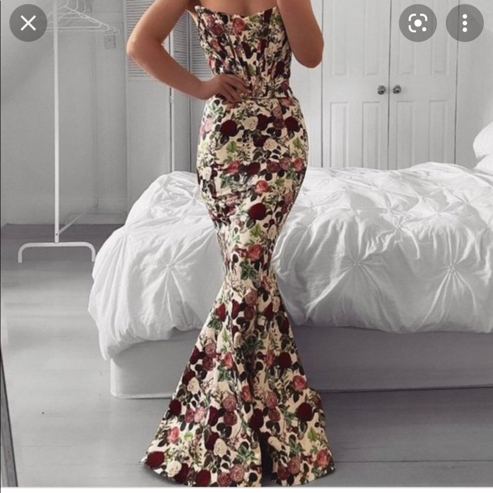 IN SEARCH OF HOUSE OF CB MALIKA DRESS SIZE SMALL